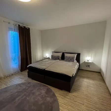 City - Parkplatz - Netflix Apartment